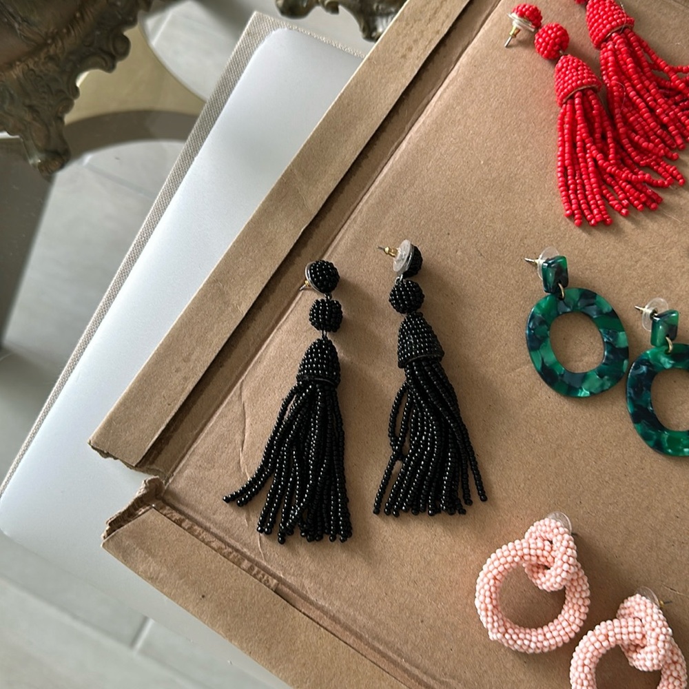 Black curtain Earrings